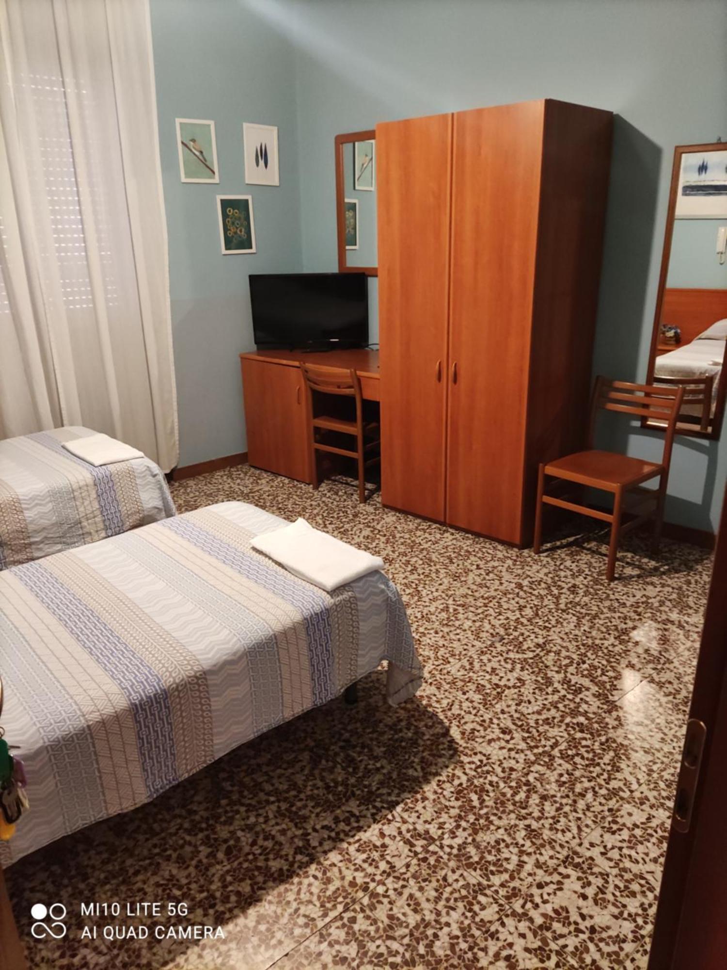 Hostal D'Annunzio House チェザーノ・ボスコーネ エクステリア 写真