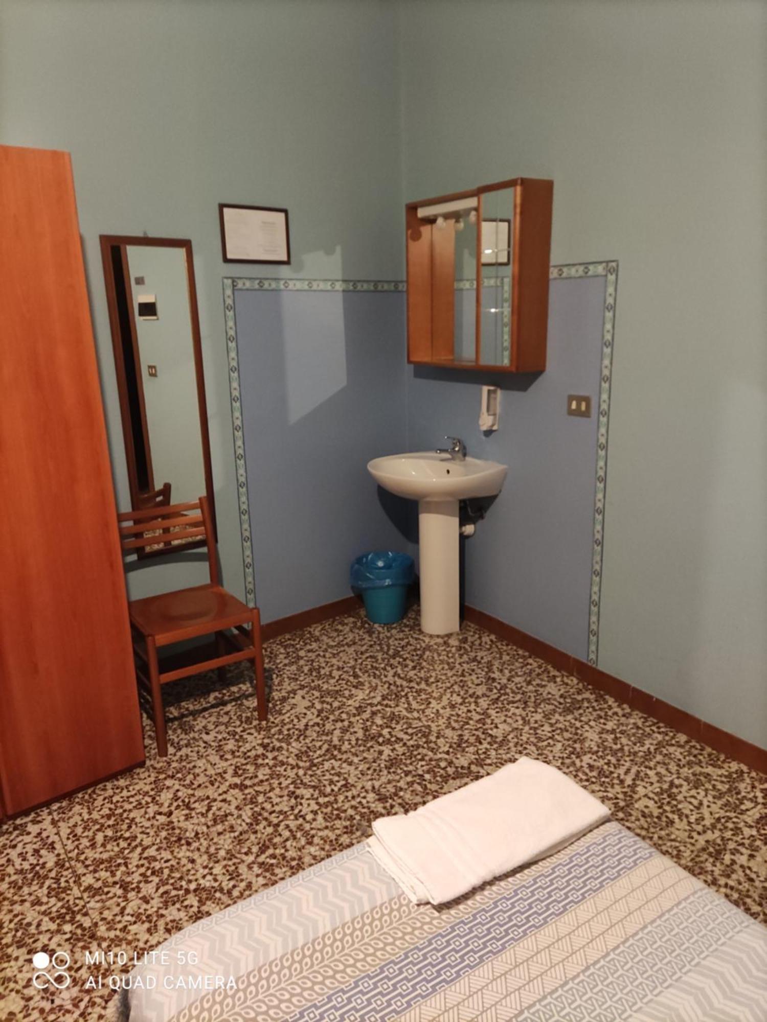 Hostal D'Annunzio House チェザーノ・ボスコーネ エクステリア 写真